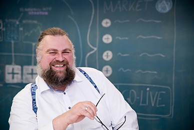 Dr. Dominik Renzel